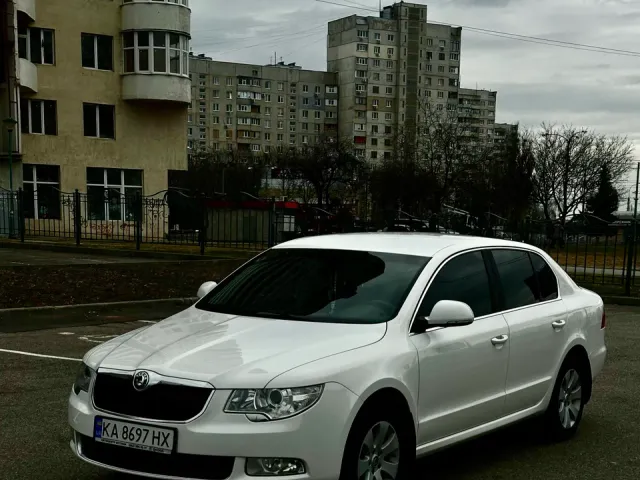 Skoda Superb - фото 1