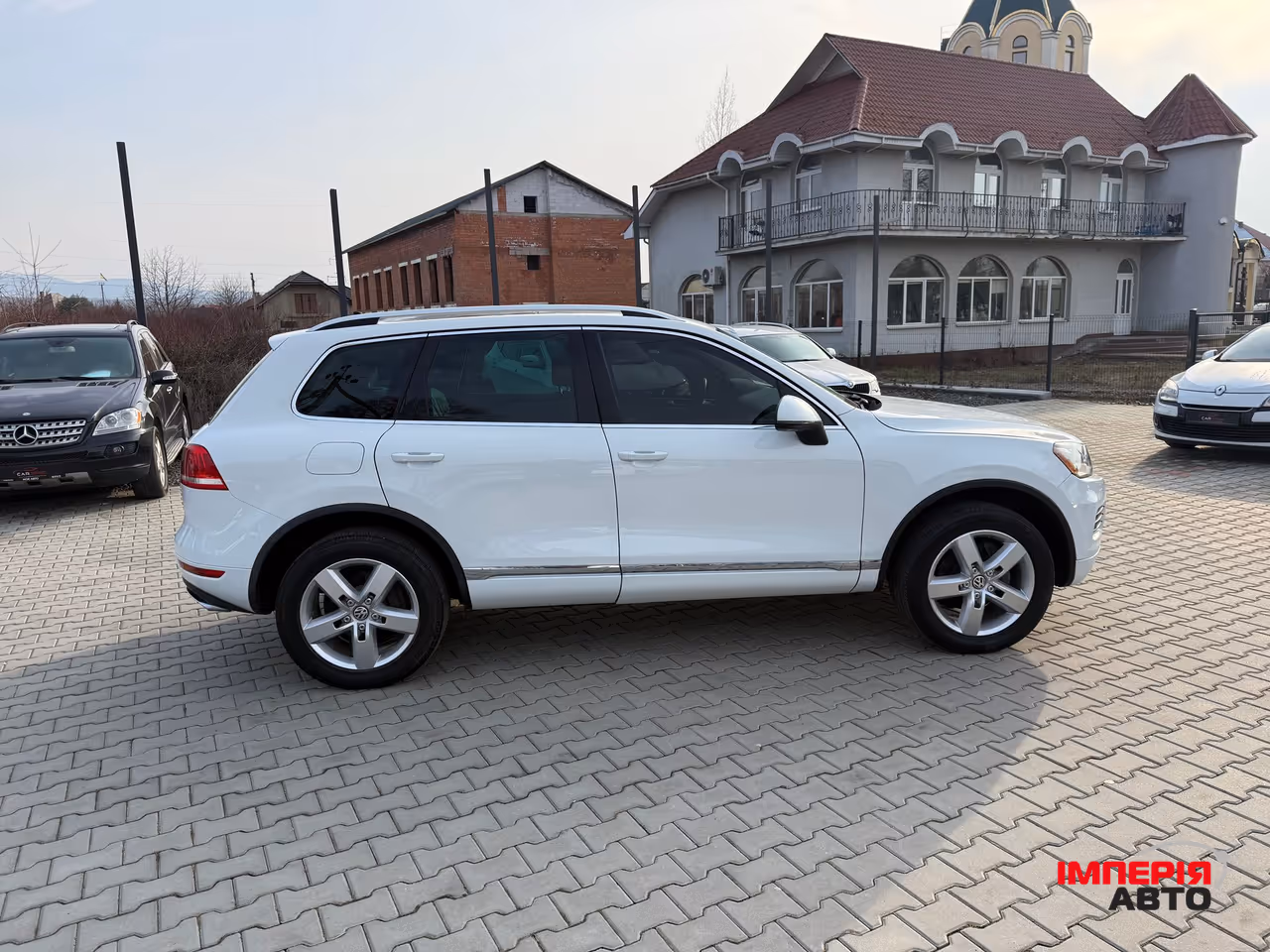 Volkswagen Touareg - фото 12