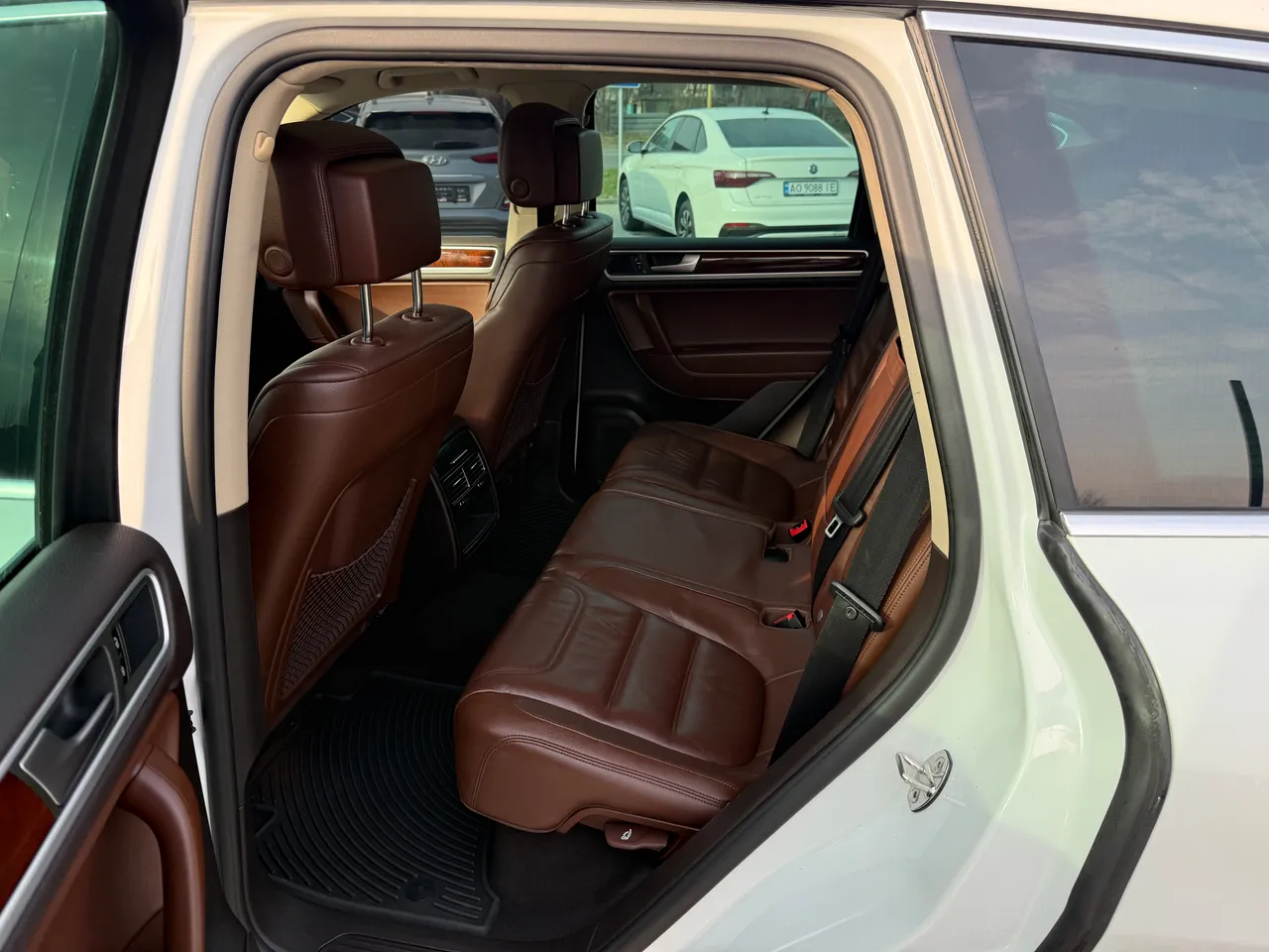 Volkswagen Touareg - фото 10