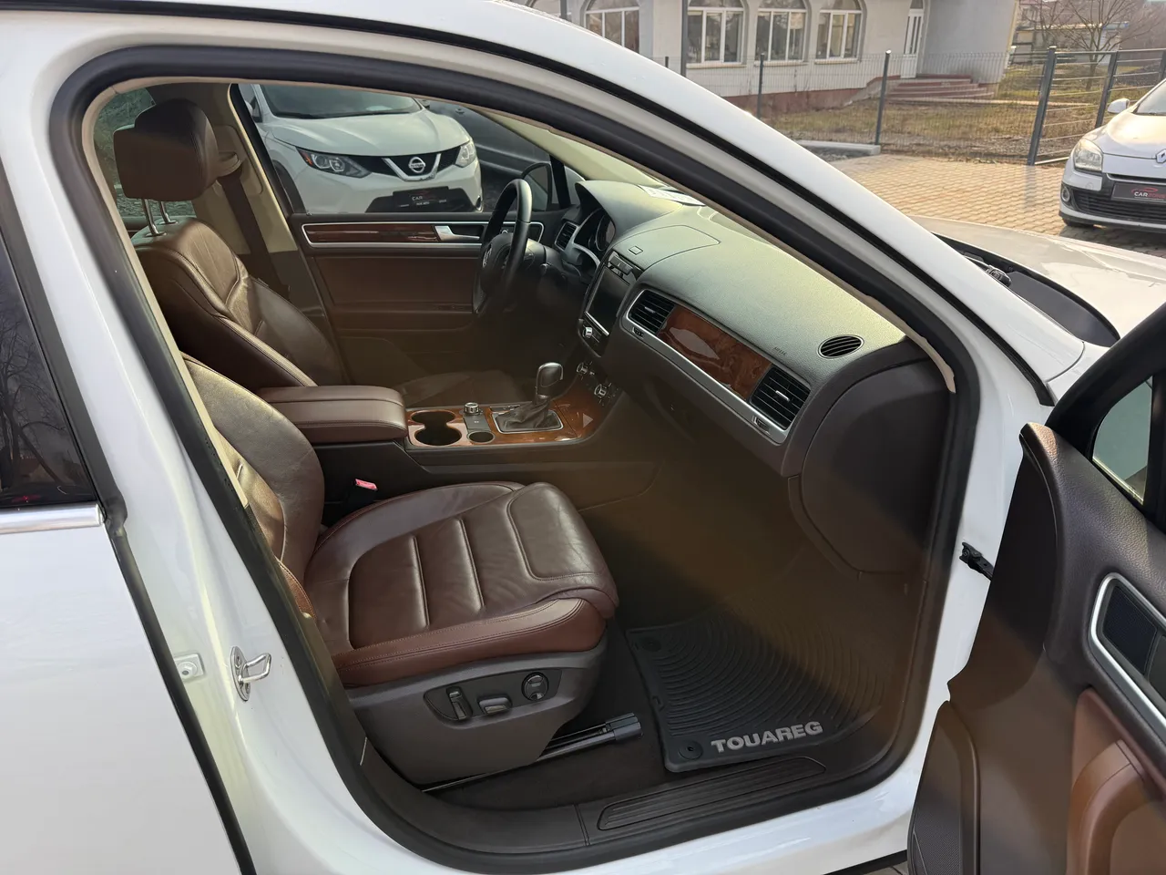 Volkswagen Touareg - фото 17