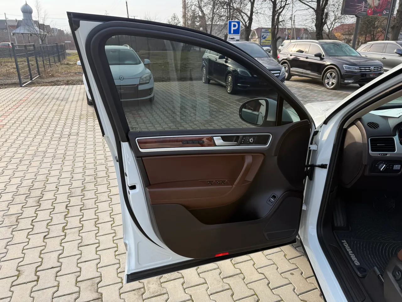 Volkswagen Touareg - фото 7