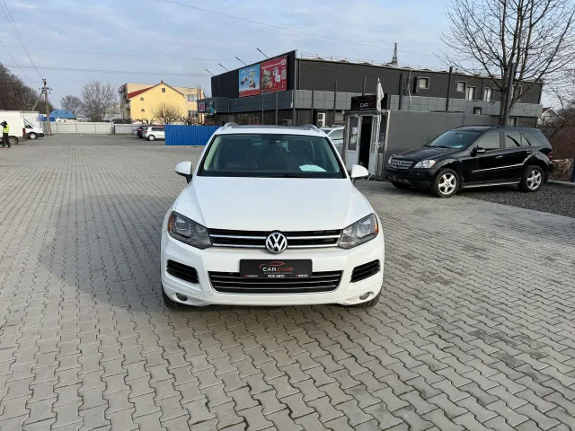 Volkswagen Touareg - фото 1