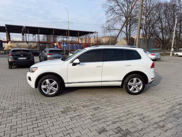 Volkswagen Touareg - фото 1