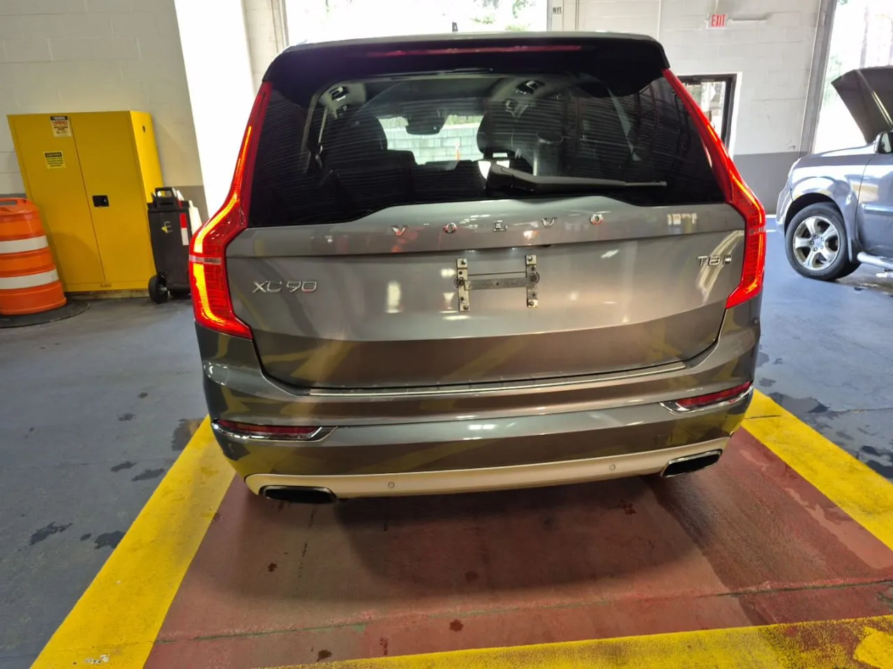 Volvo XC90 - фото 8