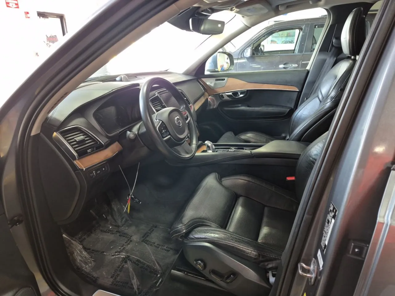 Volvo XC90 - фото 9