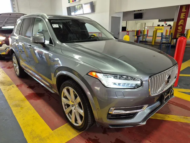 Volvo XC90 - фото 1