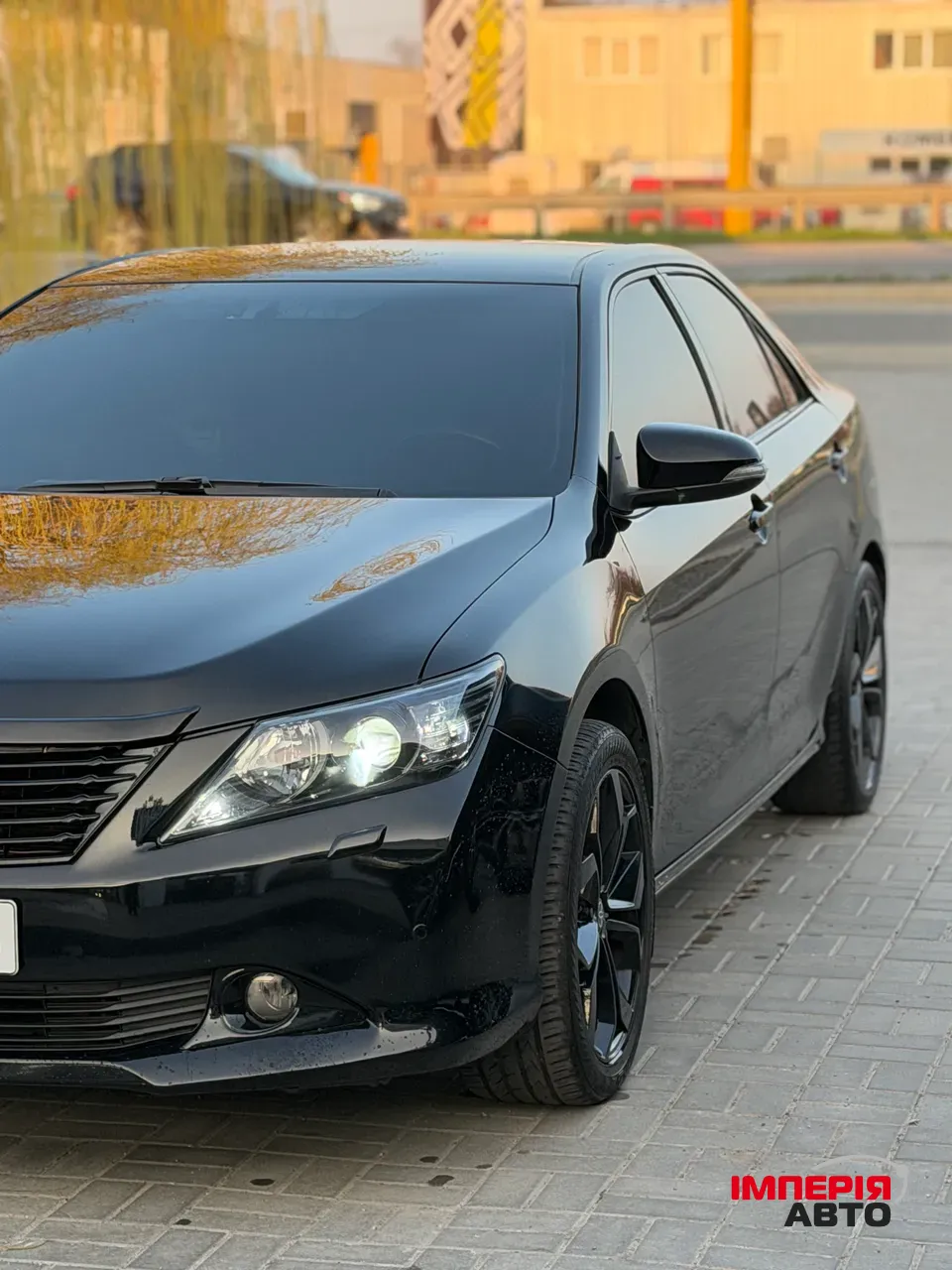 Toyota Camry - фото 1