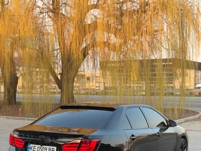 Toyota Camry - фото 2