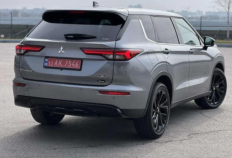 Mitsubishi Outlander - фото 3