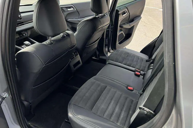 Mitsubishi Outlander - фото 13