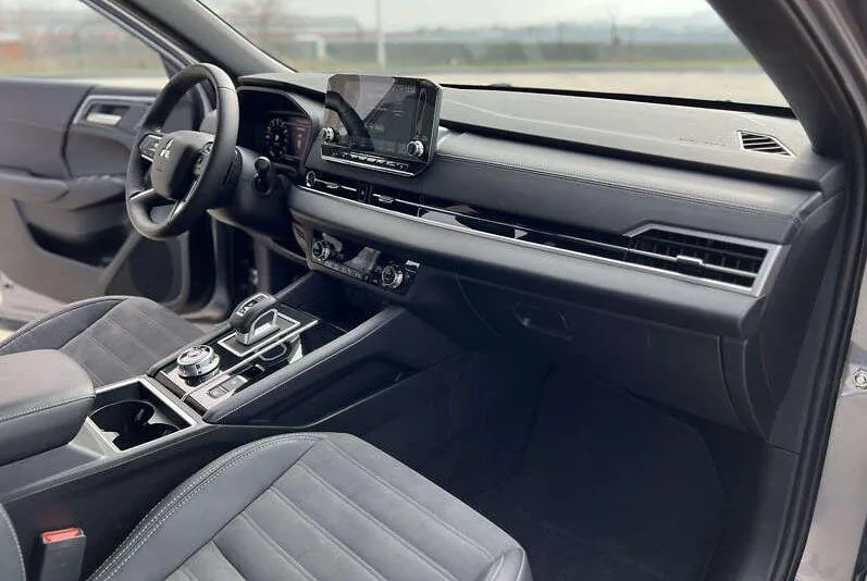 Mitsubishi Outlander - фото 6