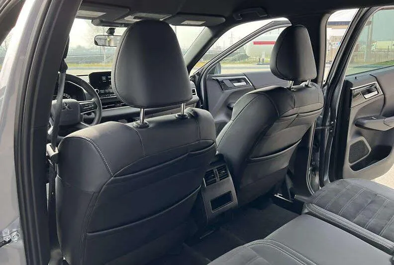 Mitsubishi Outlander - фото 12