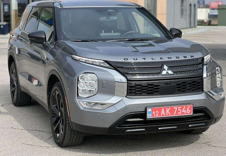 Mitsubishi Outlander - фото 1