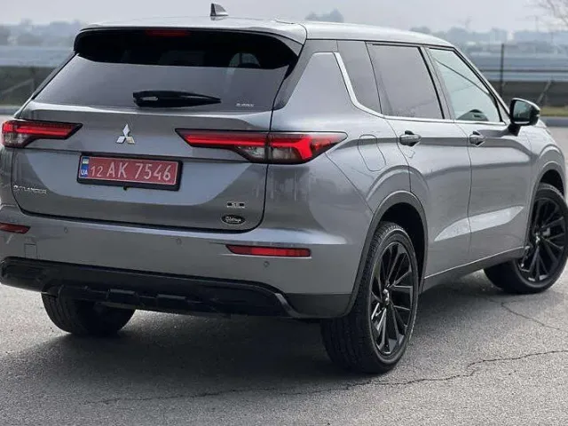 Mitsubishi Outlander - фото 3