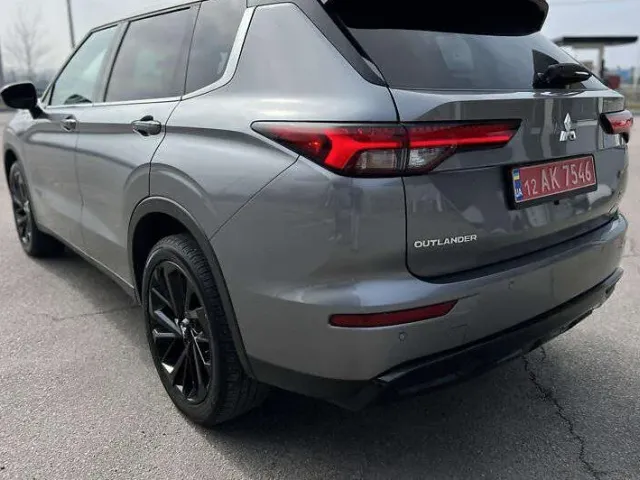 Mitsubishi Outlander - фото 4