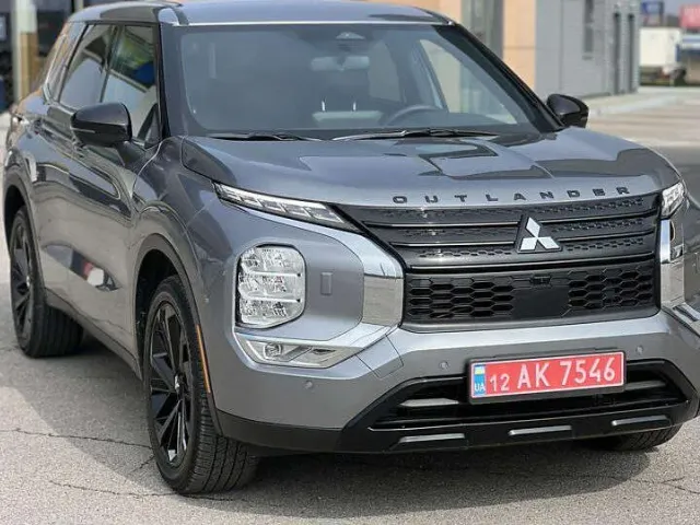 Mitsubishi Outlander - фото 1