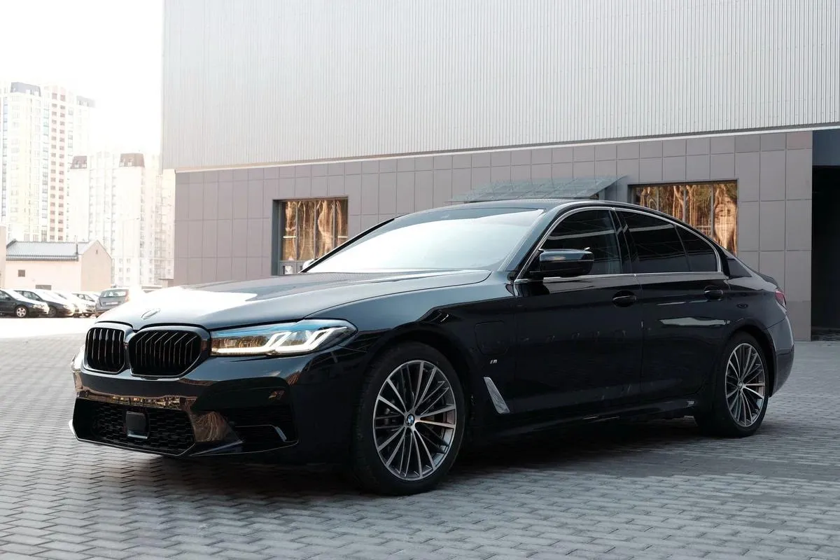 BMW 5 серії - фото 1