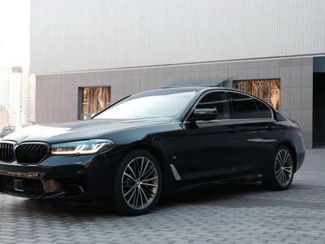 BMW 5 серії - фото 1