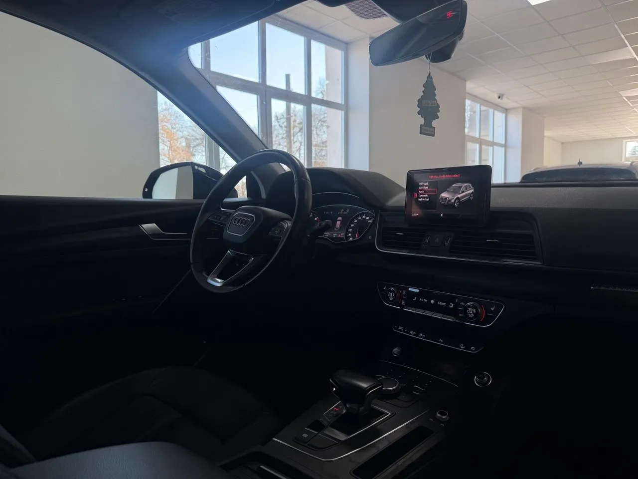 Audi Q5 - фото 5