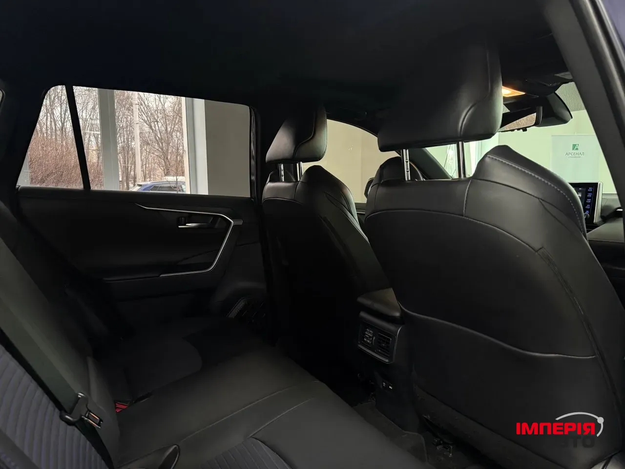 Toyota RAV4 - фото 12