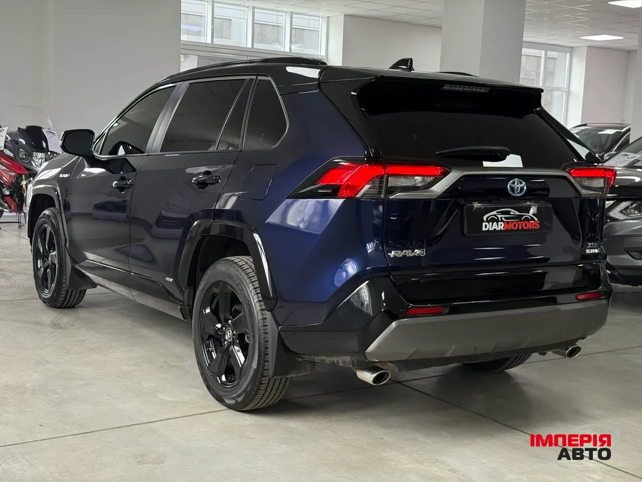 Toyota RAV4 - фото 4