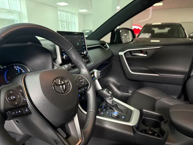 Toyota RAV4 - фото 5