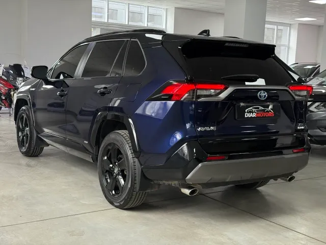 Toyota RAV4 - фото 4