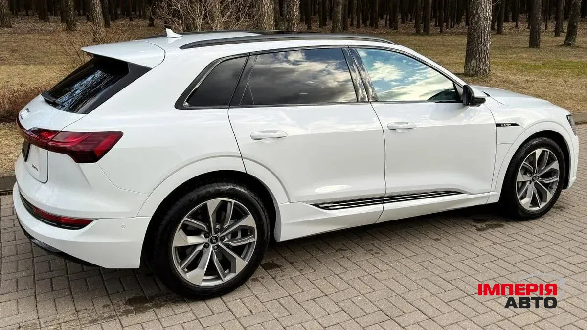 Audi e-tron - фото 4
