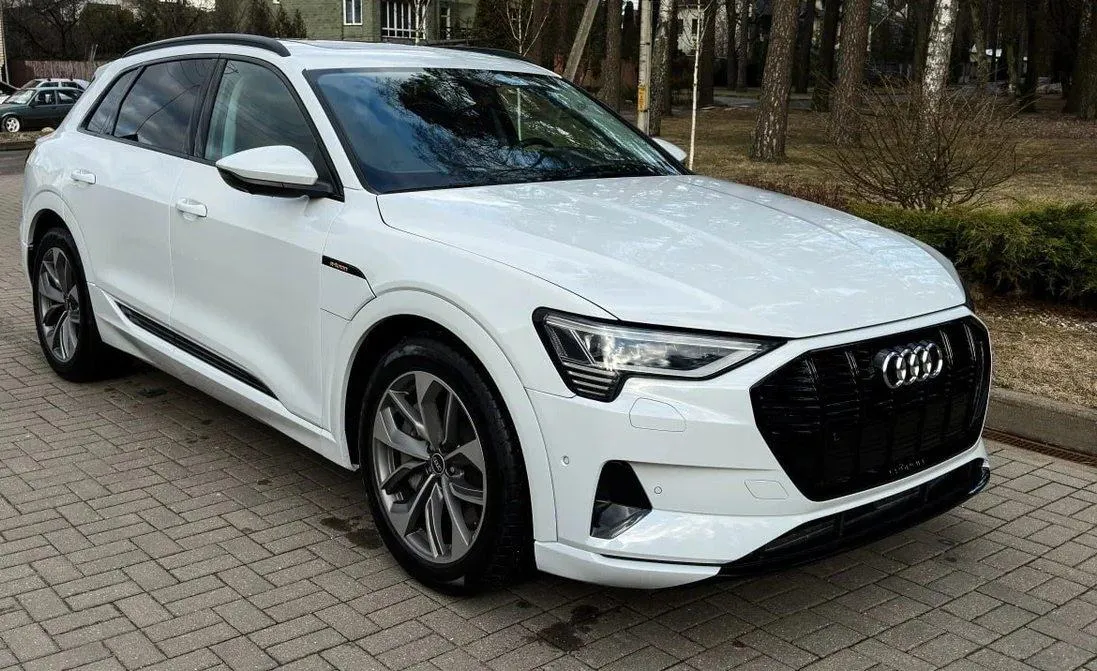 Audi e-tron - фото 3