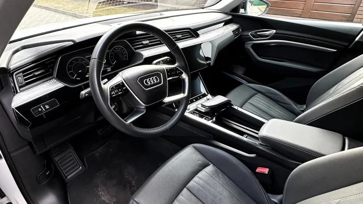 Audi e-tron - фото 8