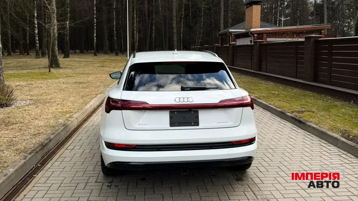 Audi e-tron - фото 5