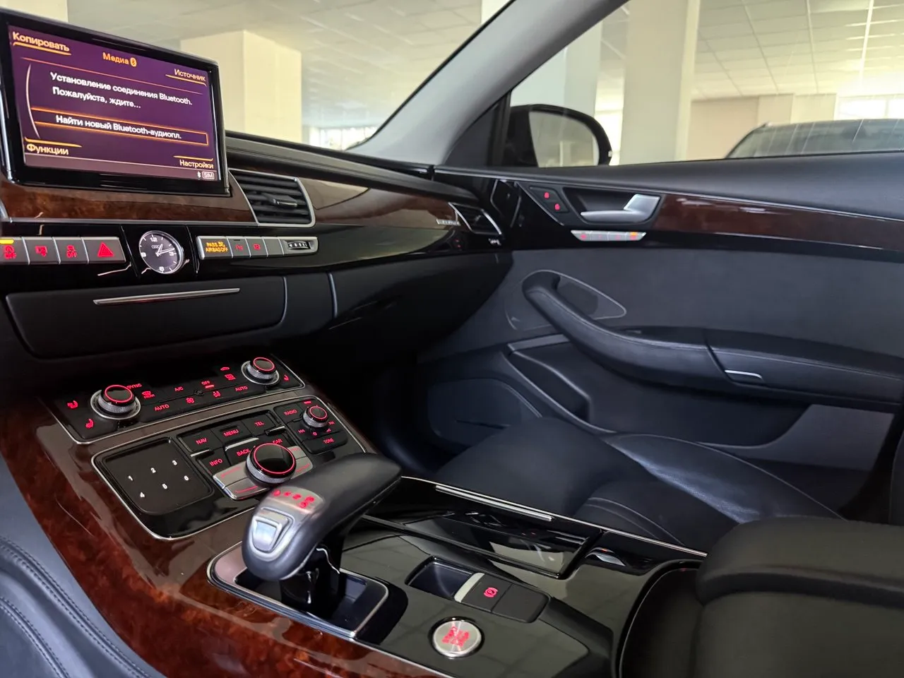 Audi A8 - фото 4