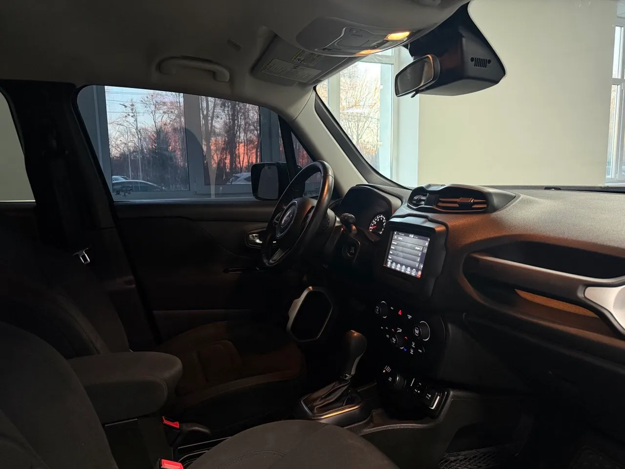 Jeep Renegade - фото 6