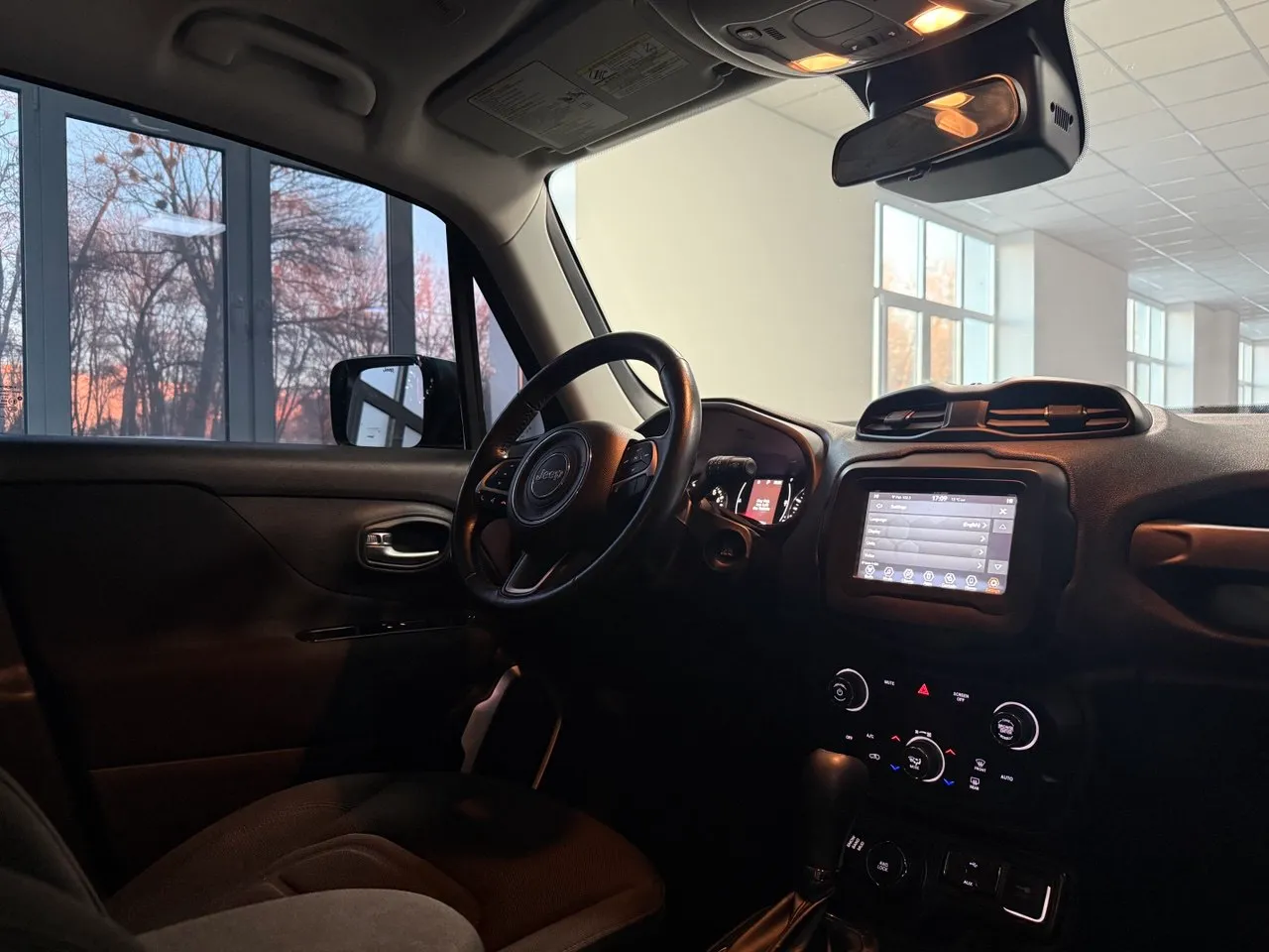 Jeep Renegade - фото 4