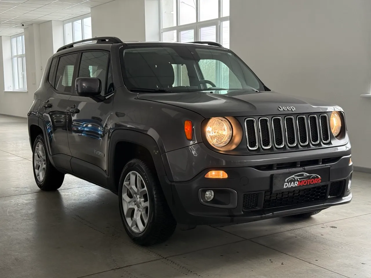 Jeep Renegade - фото 1