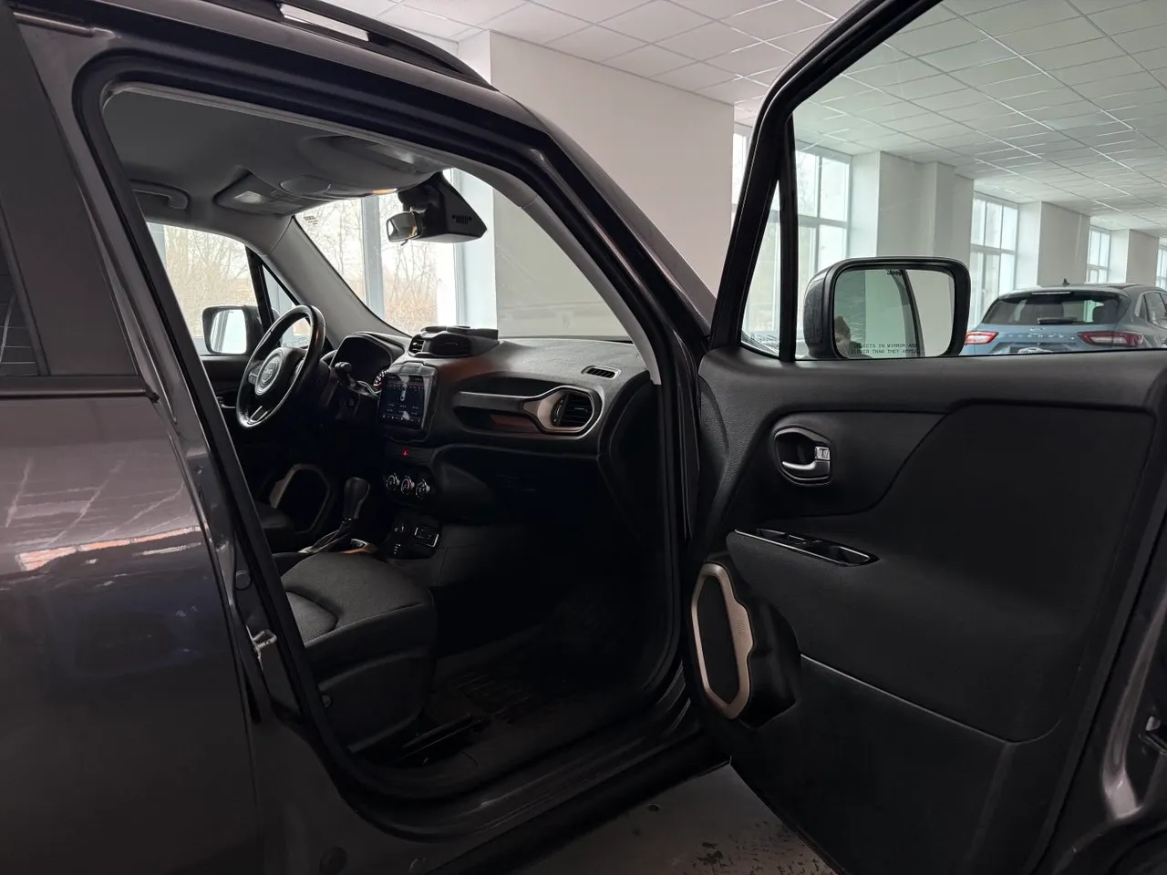 Jeep Renegade - фото 12