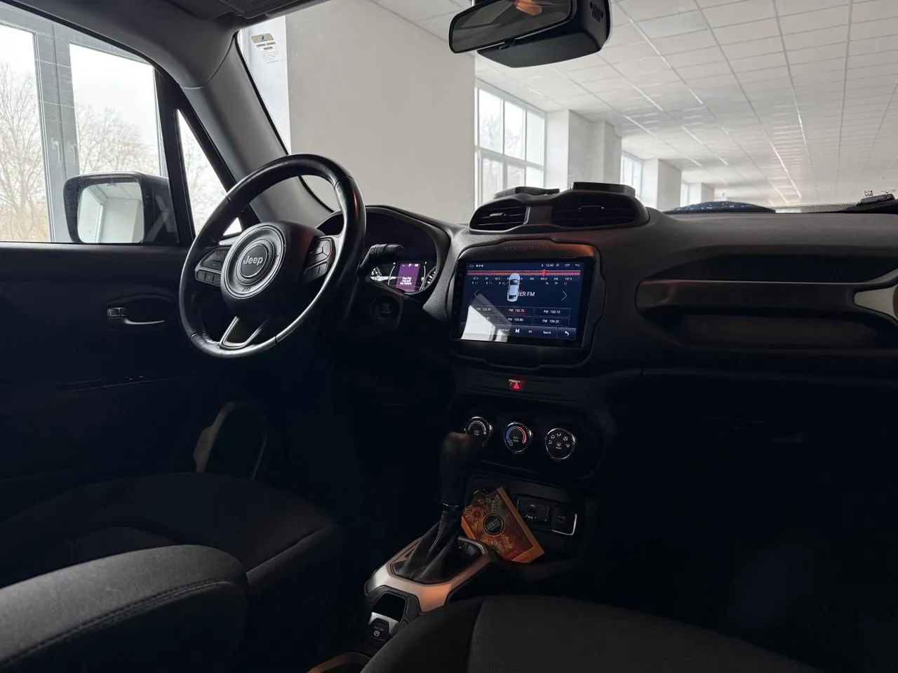 Jeep Renegade - фото 10
