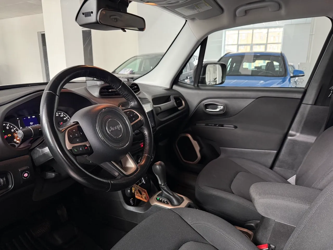 Jeep Renegade - фото 13