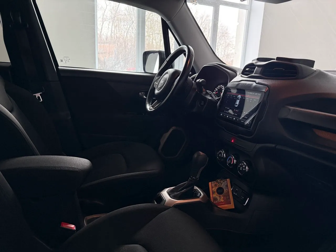 Jeep Renegade - фото 9