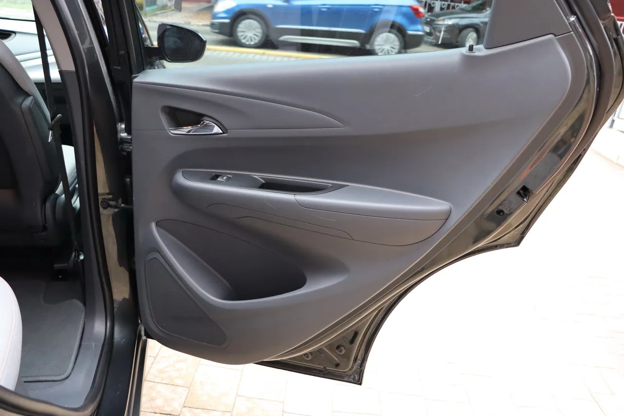 Chevrolet Bolt - фото 39