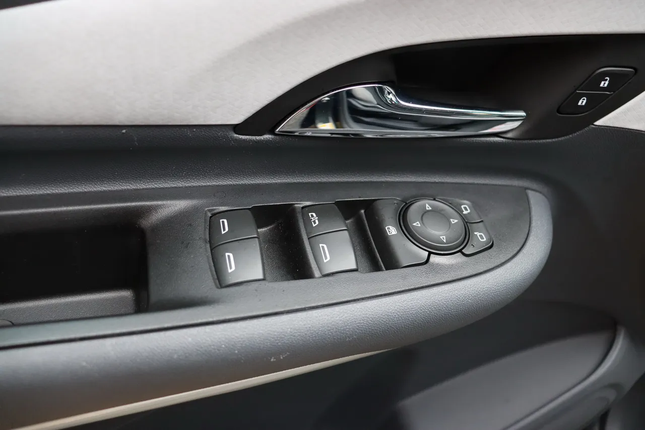 Chevrolet Bolt - фото 14