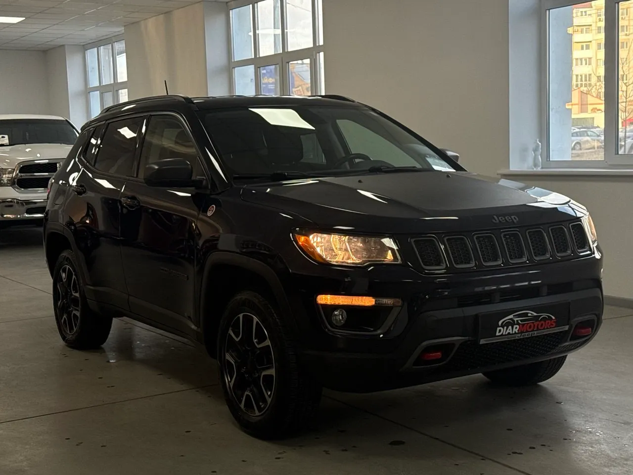 Jeep Compass - фото 1
