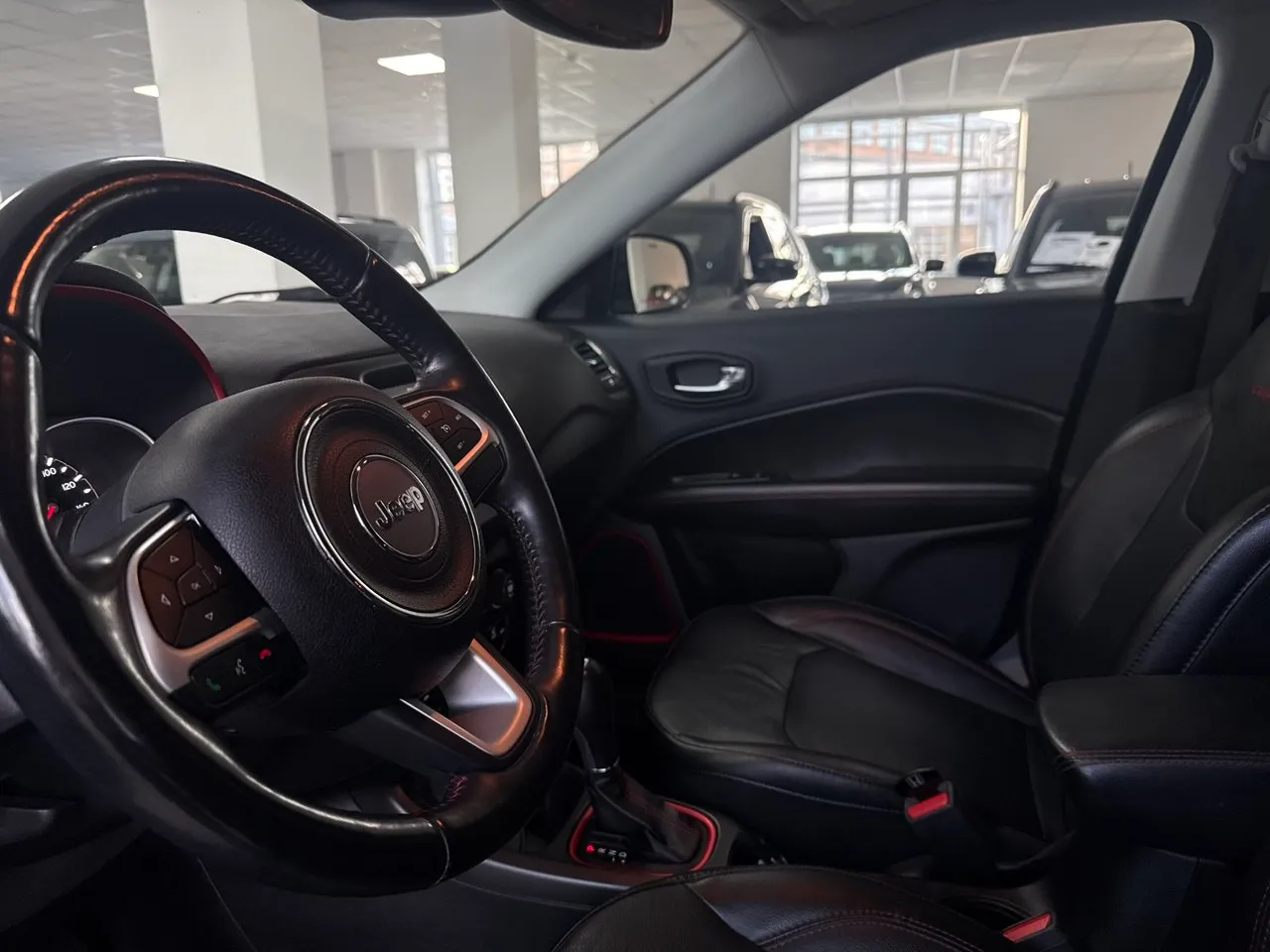 Jeep Compass - фото 8