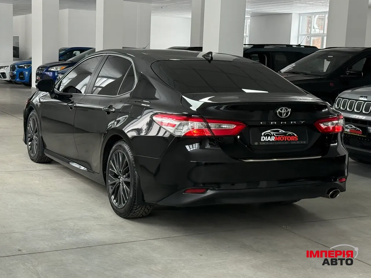 Toyota Camry - фото 3