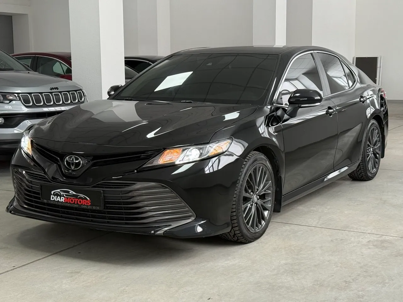 Toyota Camry - фото 2