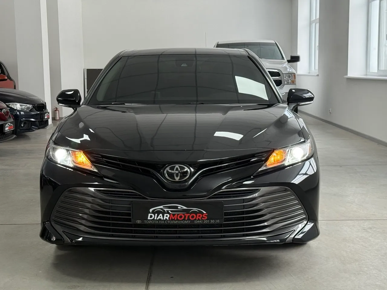 Toyota Camry - фото 4