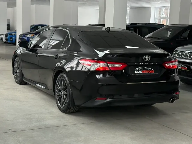 Toyota Camry - фото 3