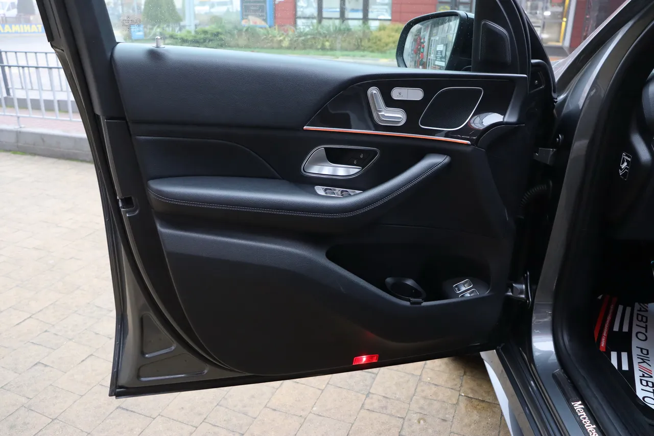 Mercedes-Benz GLE - фото 12