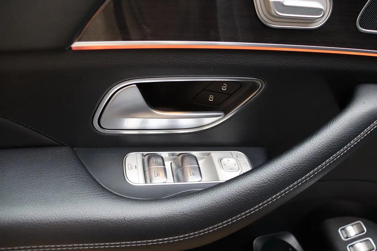 Mercedes-Benz GLE - фото 13