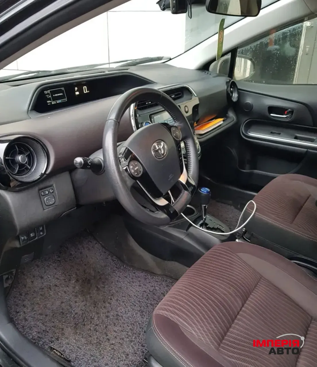 Toyota Aqua - фото 4